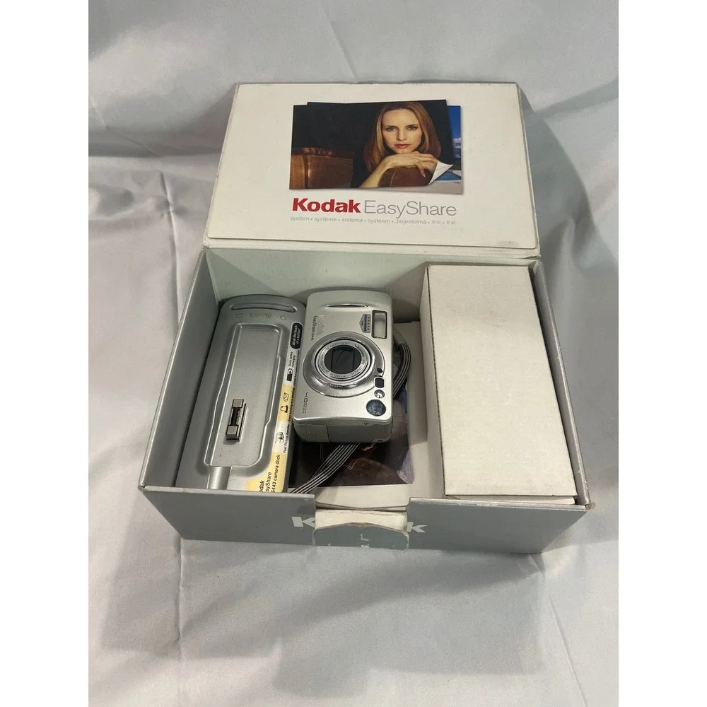Kodak EasyShare LS443 Digital Camera‎ 4.0MP 3x Optical Zoom Bundle Needs Battery